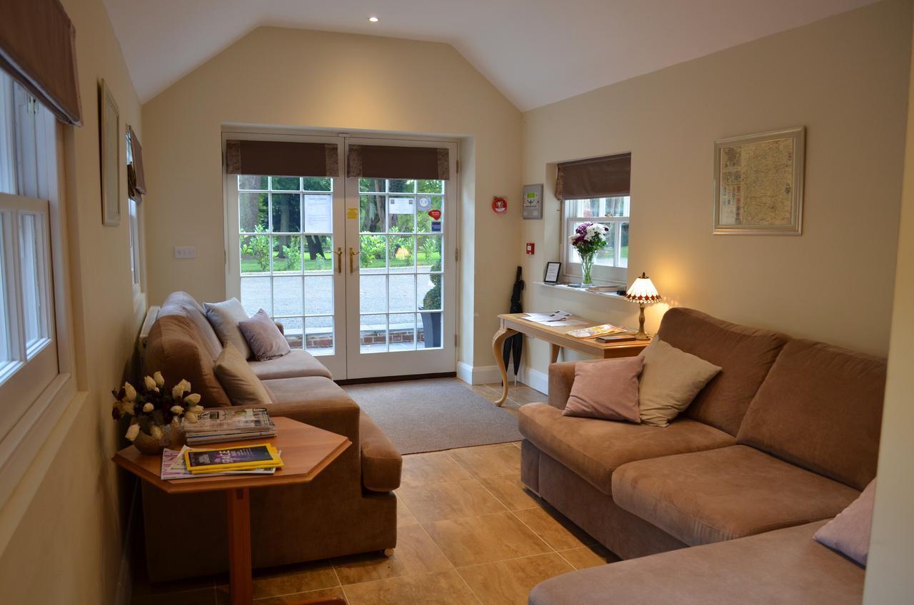 Отель The West Wing At Everleigh Manor Экстерьер фото